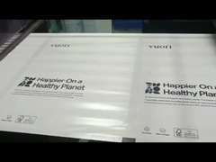 Kompostowalna półprzezroczysta koperta papierowa z oferowanymi bezpłatnymi próbkami